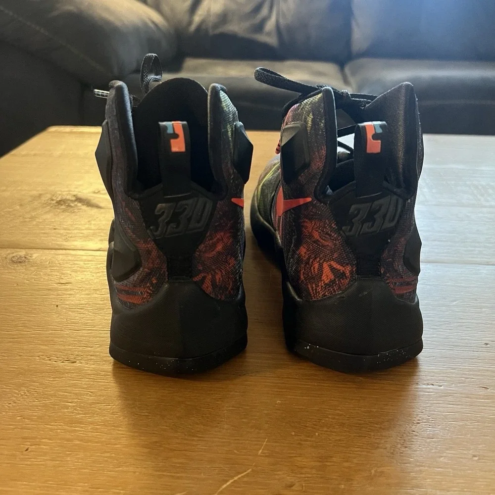 Nike LeBron 13 Akronite Philosophy Basketball‎ High Top Shoes Size Youth 5Y
